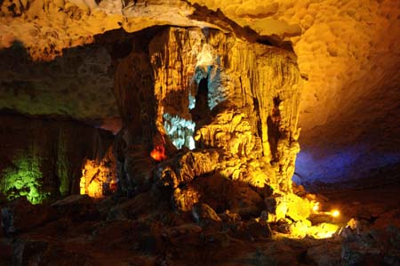 Ha Long Bay – masterpiece of the nature